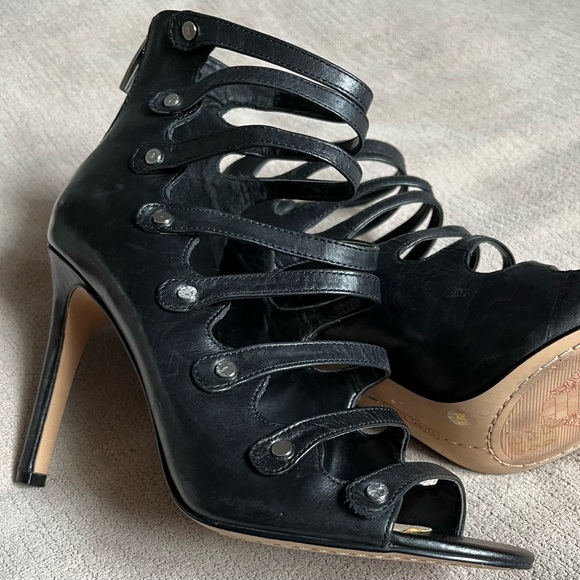 VINCE CAMUTO size 8 black cage heels EUC - Picture 4 of 8
